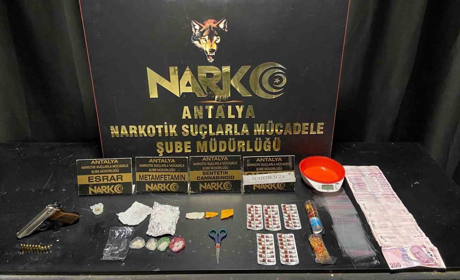 Antalya’da 150 polis ve 4 narkotik köpeği ile eş zamanlı uyuşturucu operasyonu: 12 gözaltı