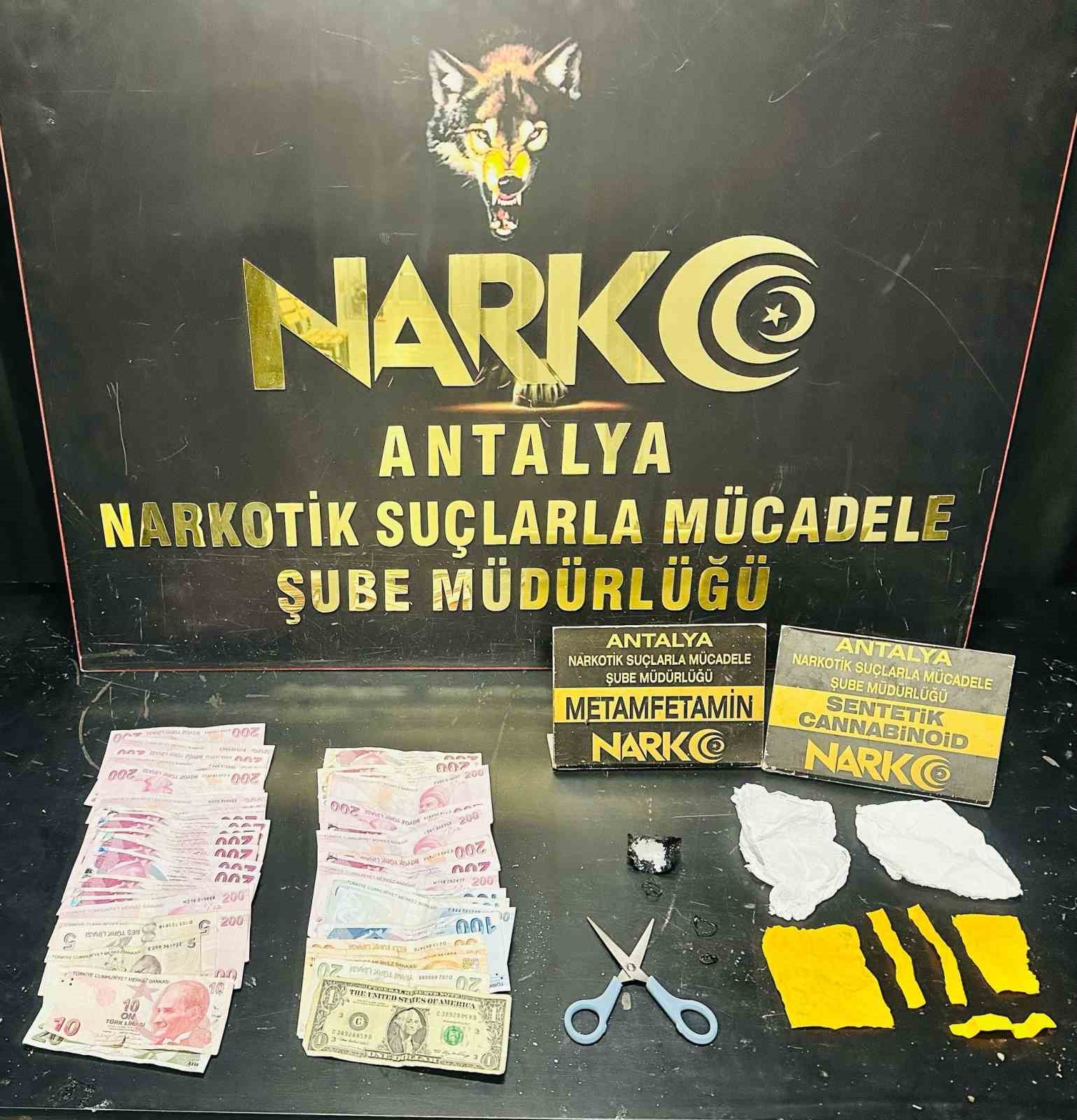 Antalya’da 150 polis ve 4 narkotik köpeği ile eş zamanlı uyuşturucu operasyonu: 12 gözaltı