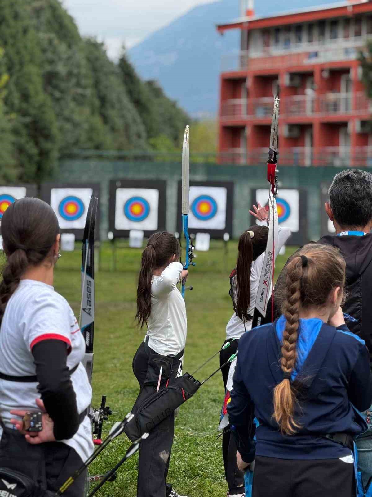 Manisa’da okul sporları okçuluk müsabakaları sona erdi
