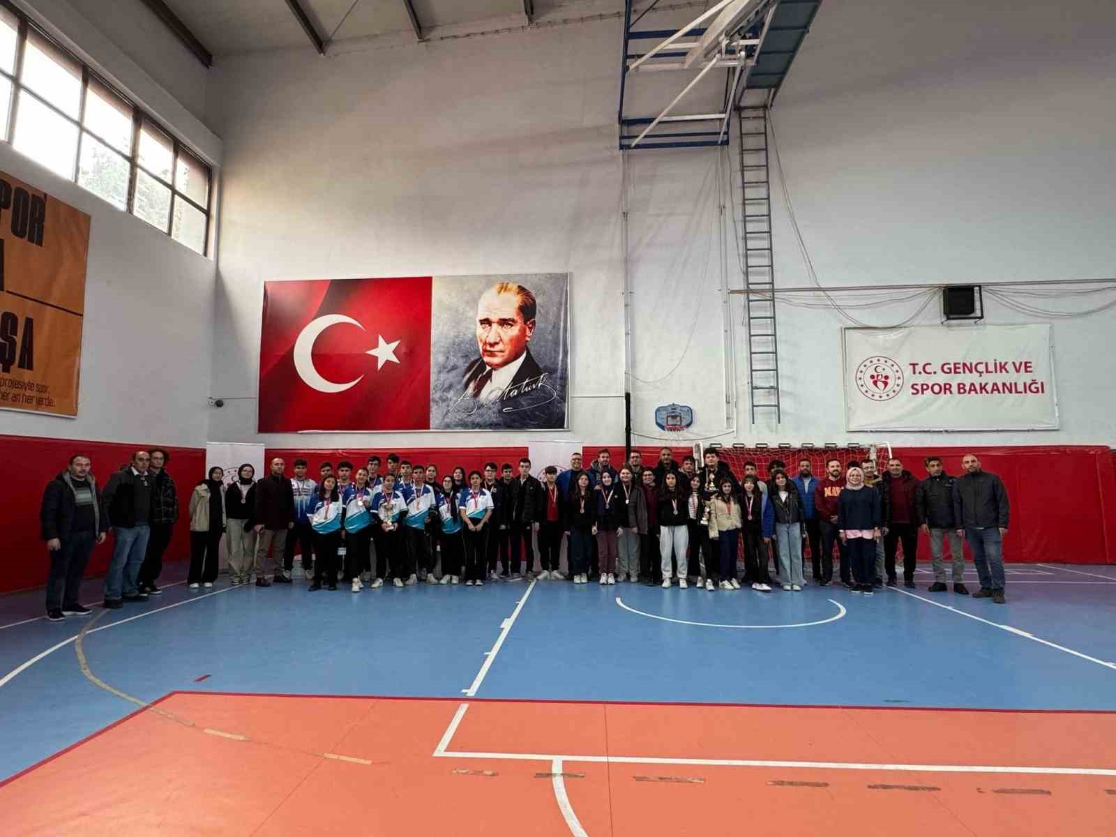 Manisa’da roketler il birinciliği için ateşlendi