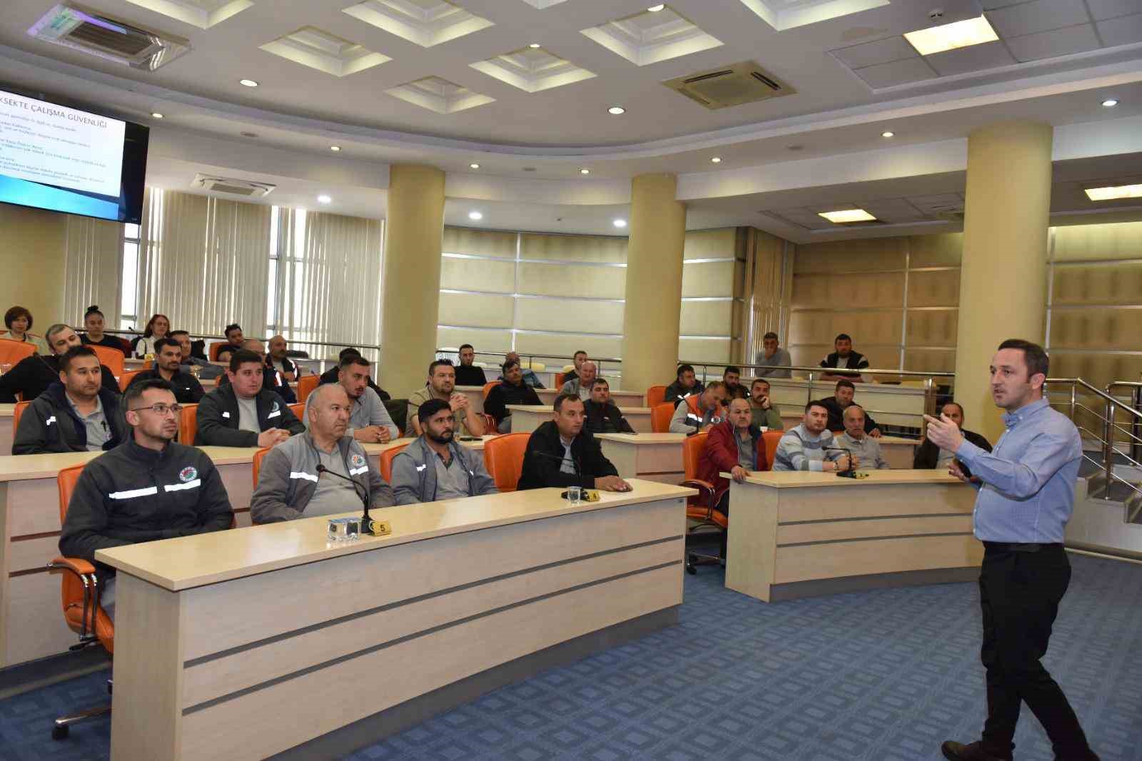 Kepez Belediyesi personeline y&uuml;ksekte &ccedil;alışma eğitimi verildi
