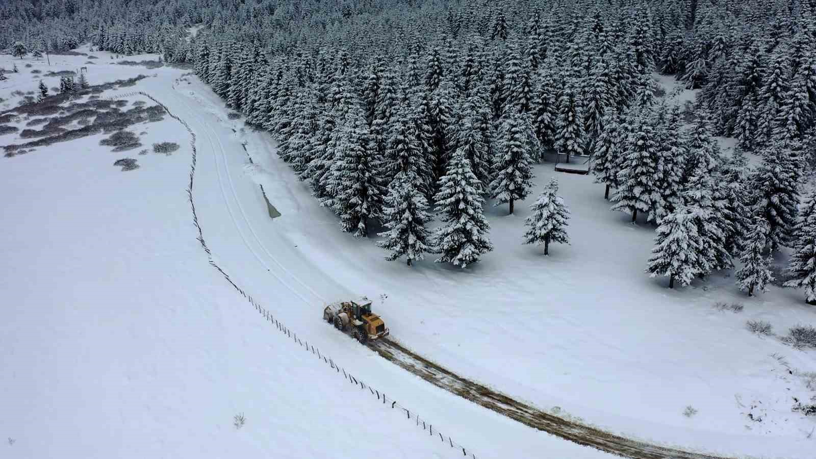 Ordu’nun kırsalında Nisan ayında karla mücadele