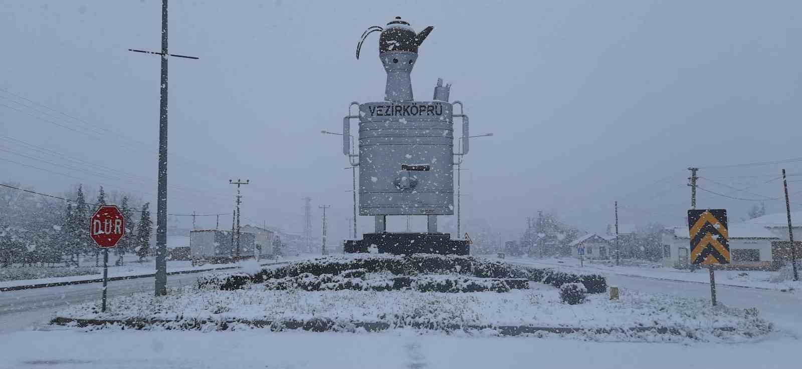 Samsun’un yüksek kesimlerine kar yağışı
