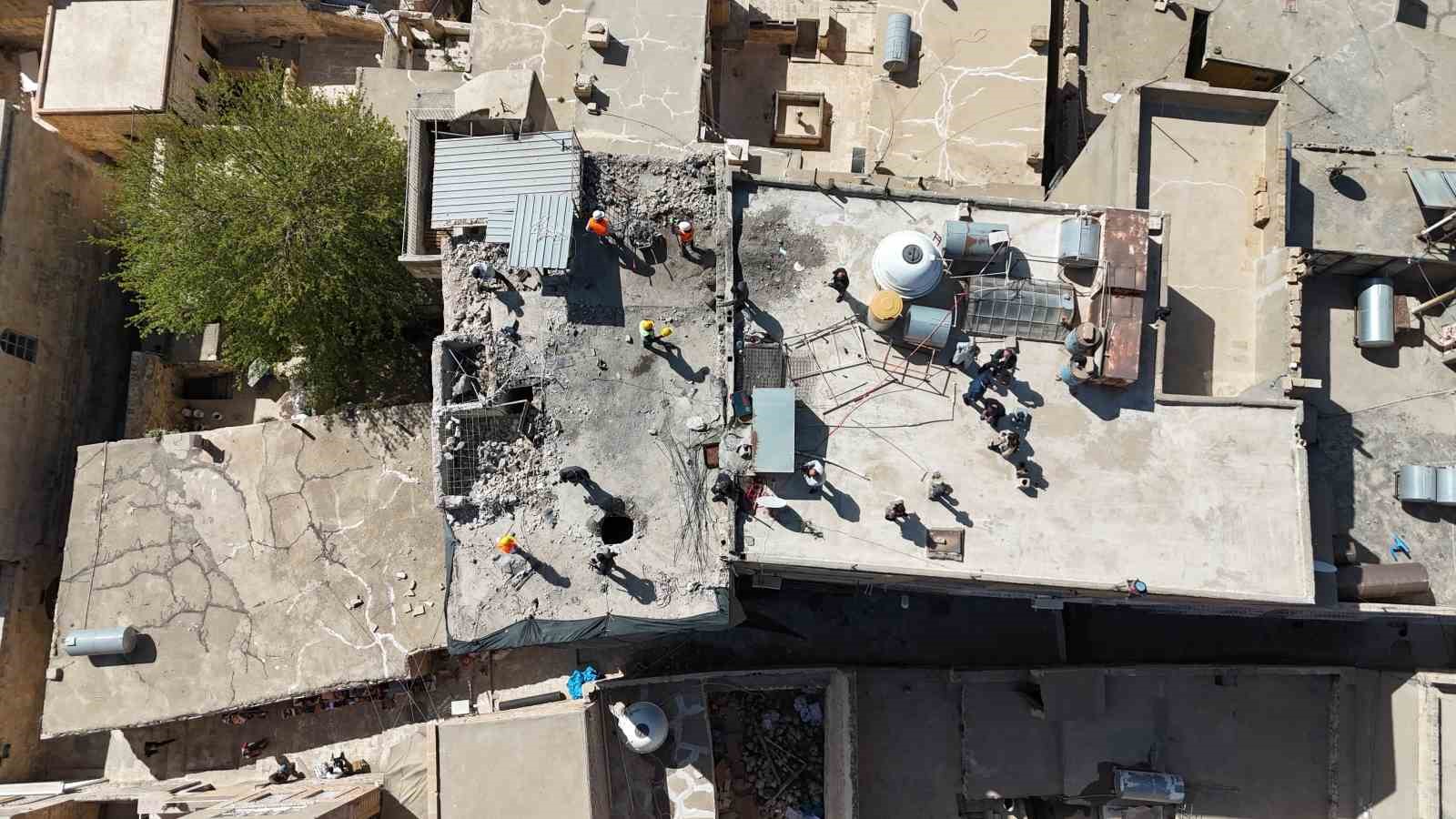 Mardin’de tarihi silüeti bozan yapılar yıkılıyor