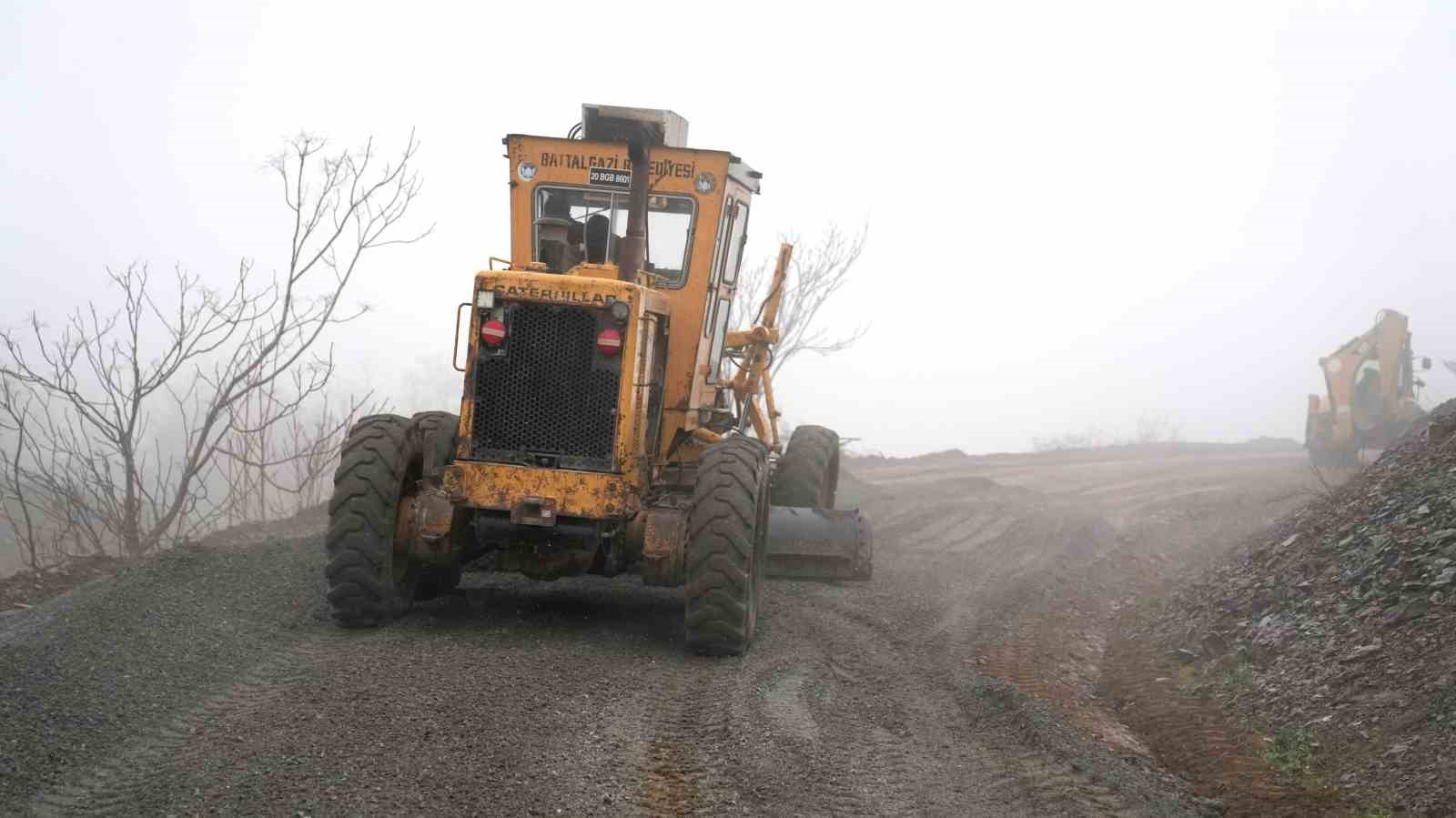 Battalgazi Belediyesi’nden 3 kilometrelik yol iyileştirmesi