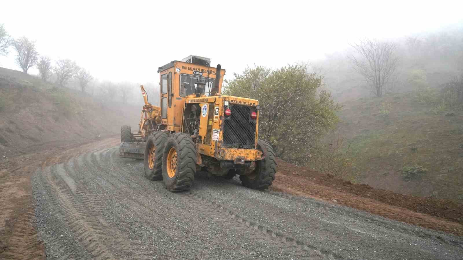 Battalgazi Belediyesi’nden 3 kilometrelik yol iyileştirmesi