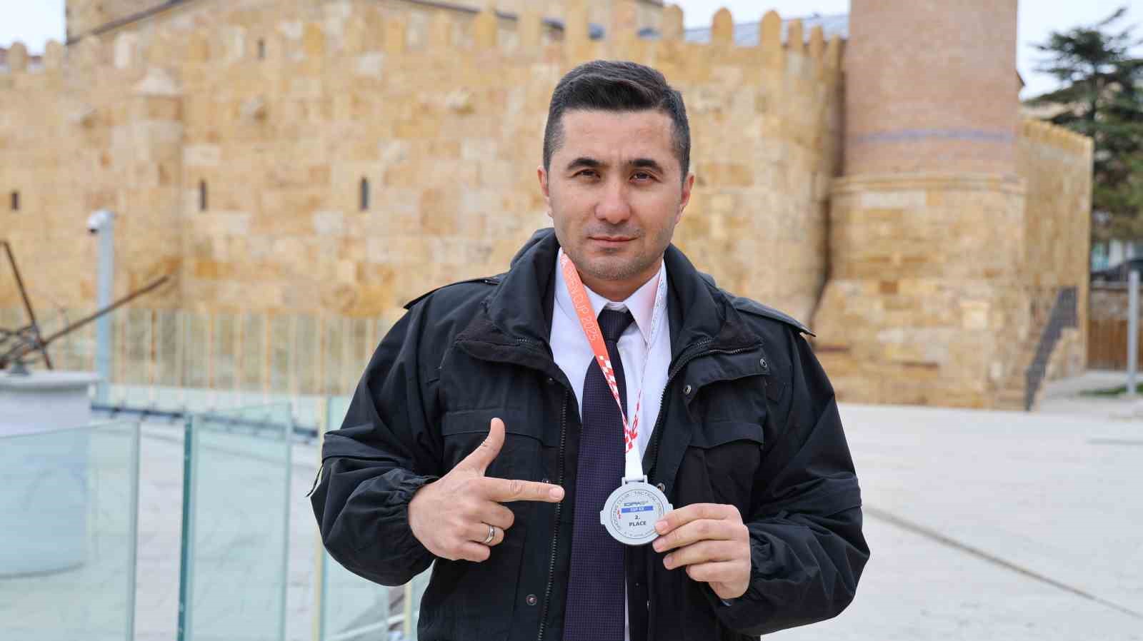 Yusuf Dikeç’in başarısı polis memuruna örnek oldu