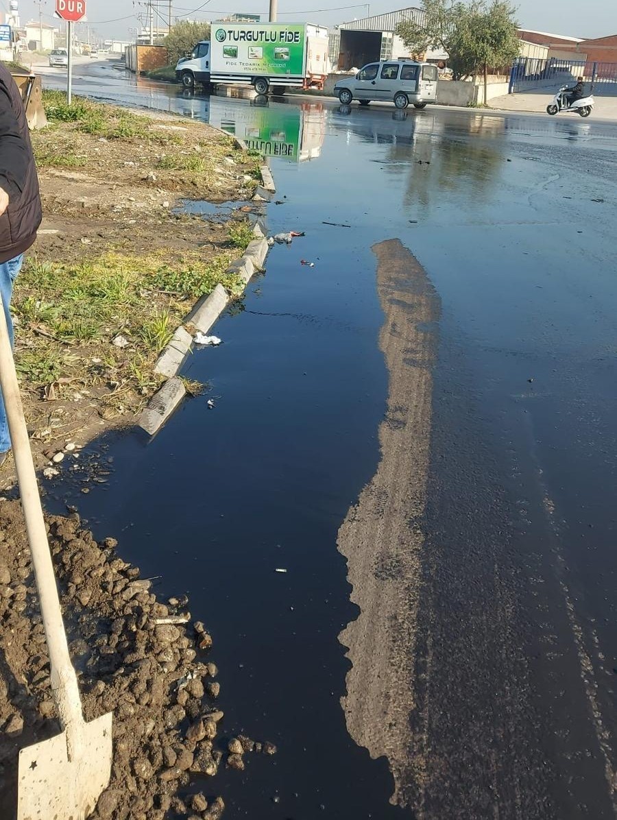 Turgutlu&rsquo;da yola d&ouml;k&uuml;len atık i&ccedil;in yasal s&uuml;re&ccedil; başlatıldı
