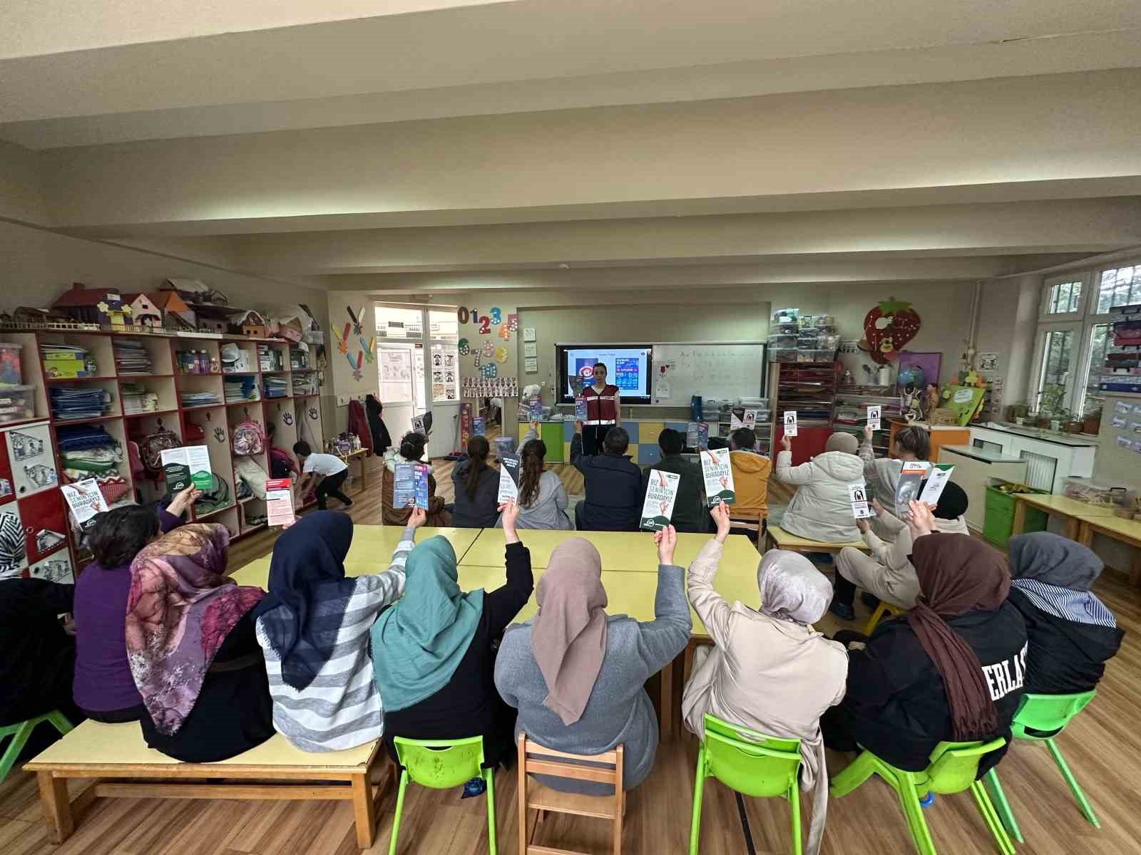 Elazığ’da jandarmadan kadınlara yönelik bilgilendirme faaliyeti