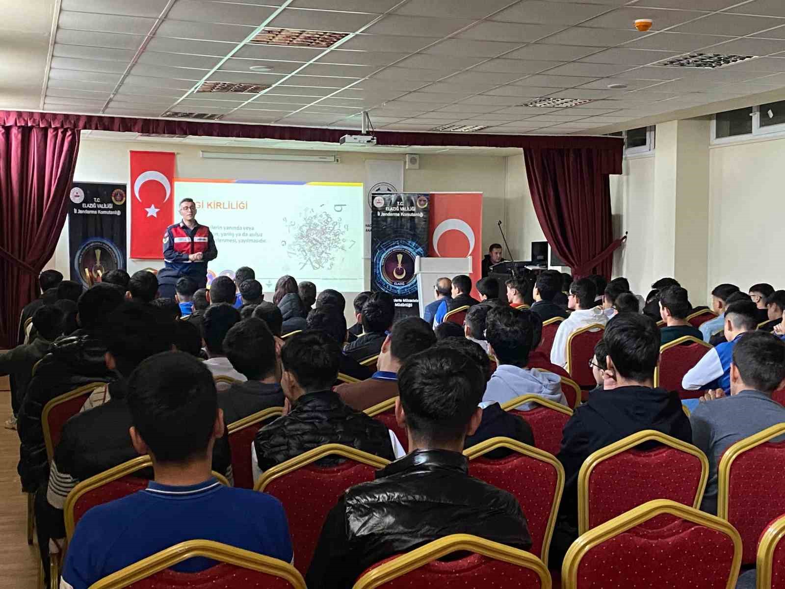 Elazığ’da jandarma ekiplerinden öğrenci ve öğretmenlere seminer