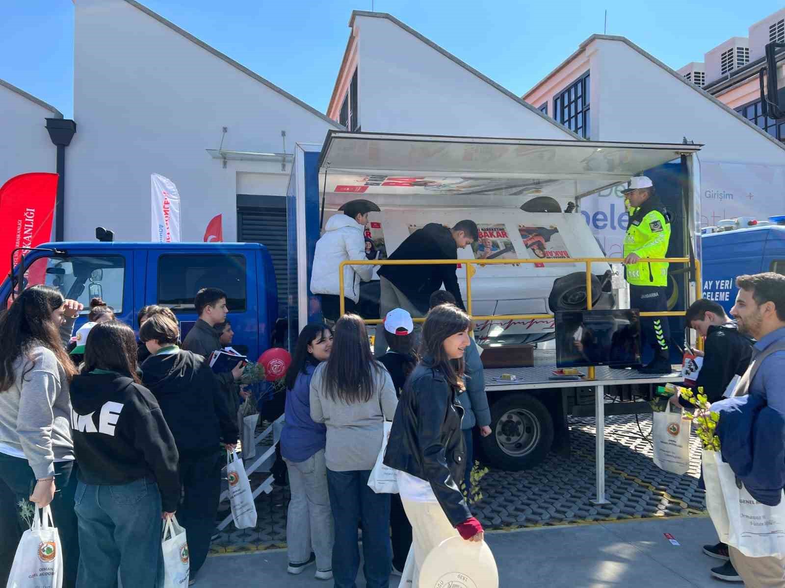 Aydın’daki fuarda Jandarma standına yoğun ilgi