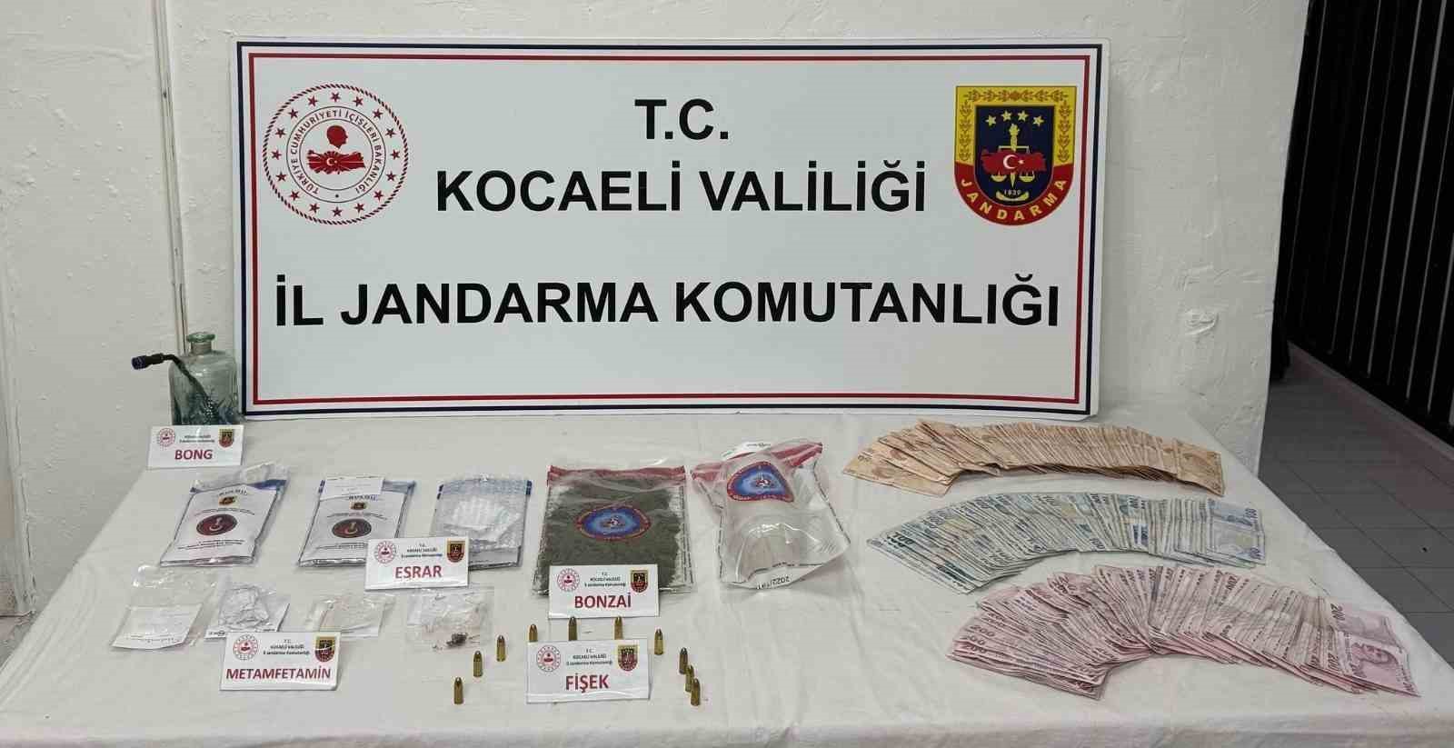 Yolcunun üstünden ve valizinden 7 kilo uyuşturucu ele geçirildi