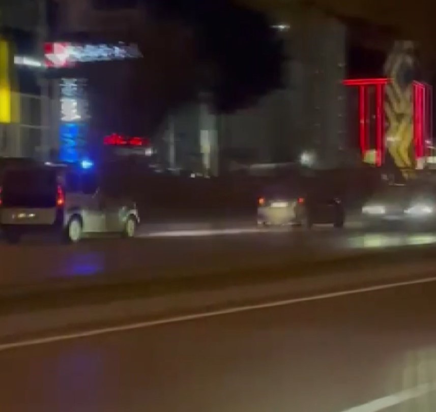 Gaziantep’te filmleri aratmayan görüntüler: Polis, ters yöne kaçan otomobili çarparak durdurdu