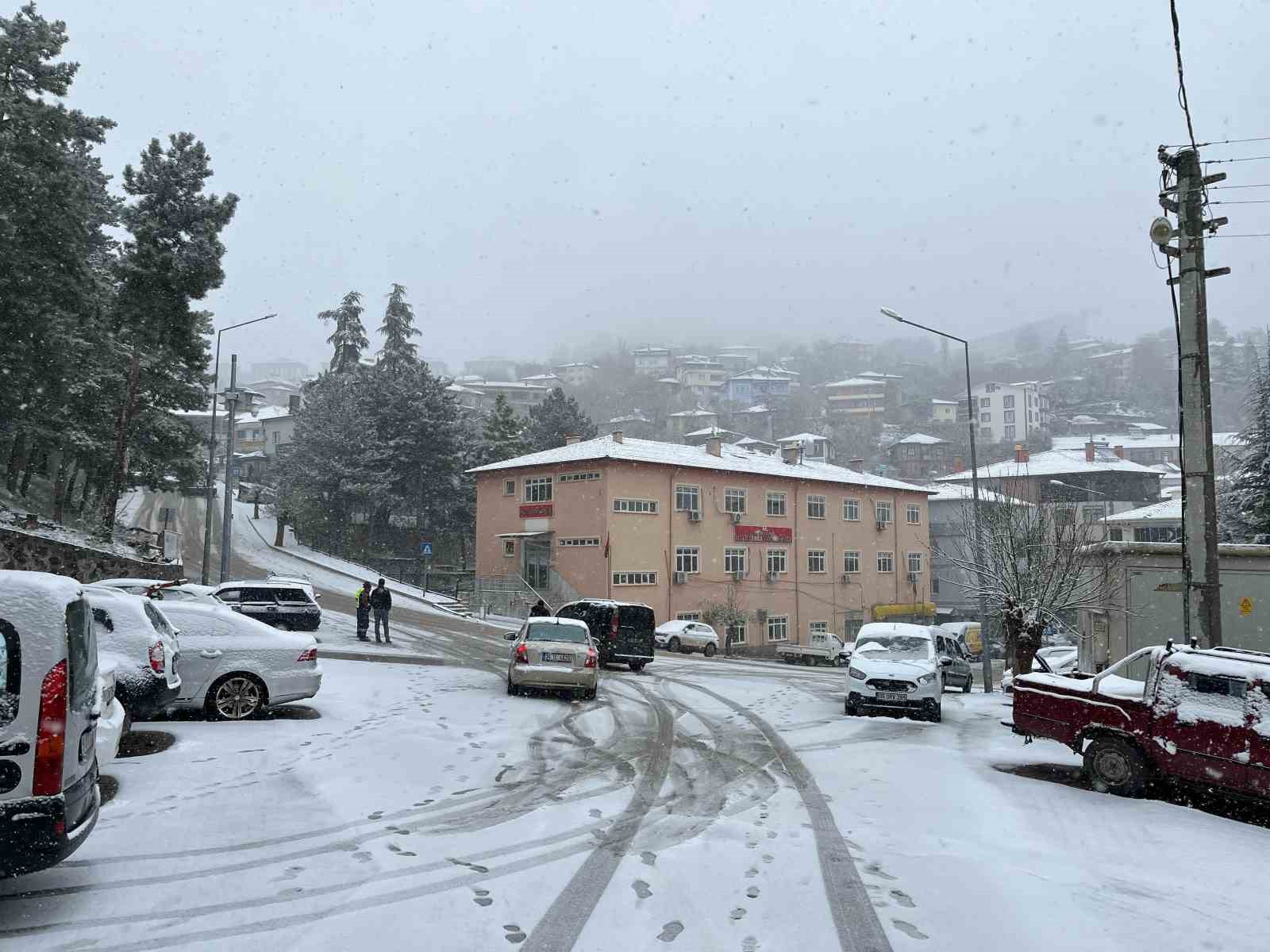 Çorum’un 3 ilçesinde eğitime kar engeli