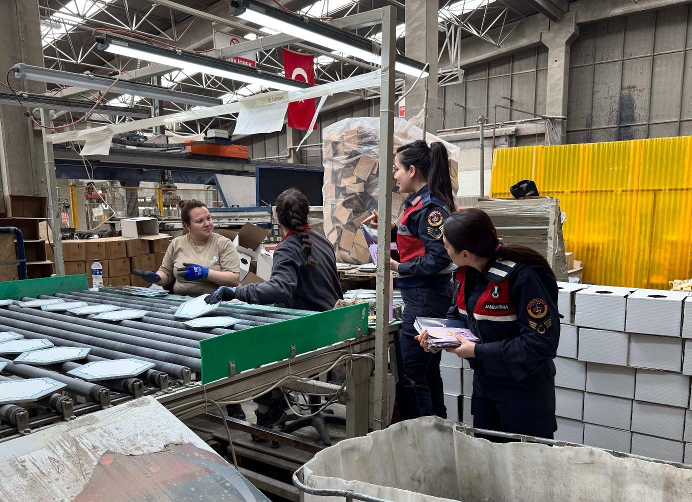 Jandarmadan ailenin korunması ve kadına karşı şiddet konusunda bilgilendirme ve eğitim faaliyeti
