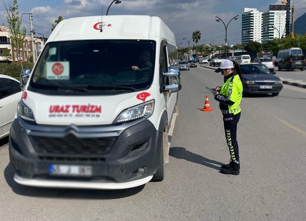 Manisa’da 14 işçi servisi trafikten men edildi