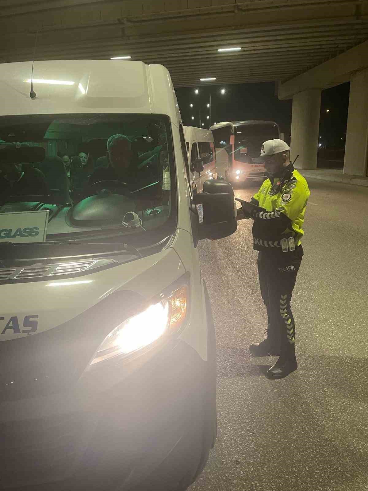 Manisa’da 14 işçi servisi trafikten men edildi