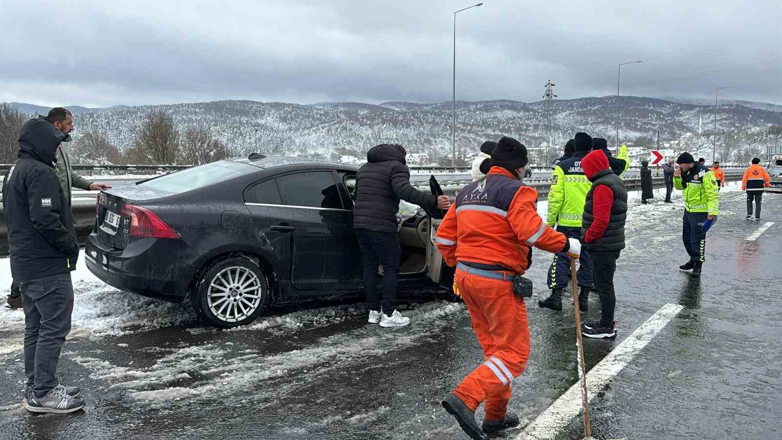 Bolu Dağı geçişinde zincirleme kaza: 10 yaralı
