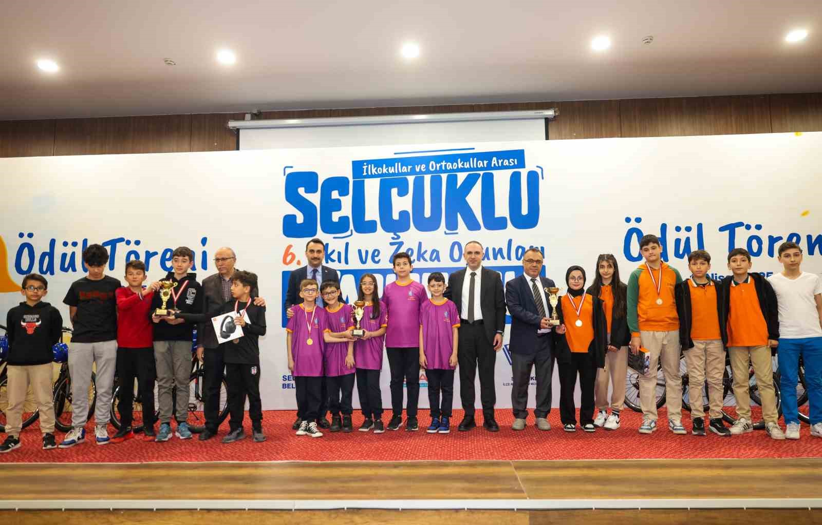 Sel&ccedil;uklu Akıl ve Zeka Oyunları Yarışması&rsquo;nda &ouml;d&uuml;l heyecanı yaşandı
