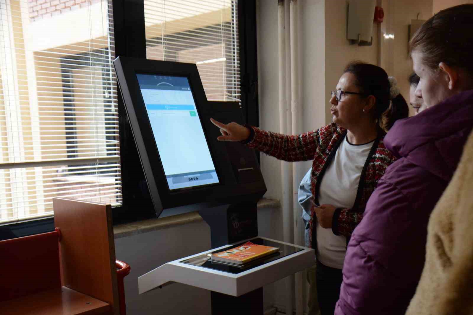 &Ouml;ğrenciler Anadolu &Uuml;niversitesi K&uuml;t&uuml;phanesini ziyaret etti
