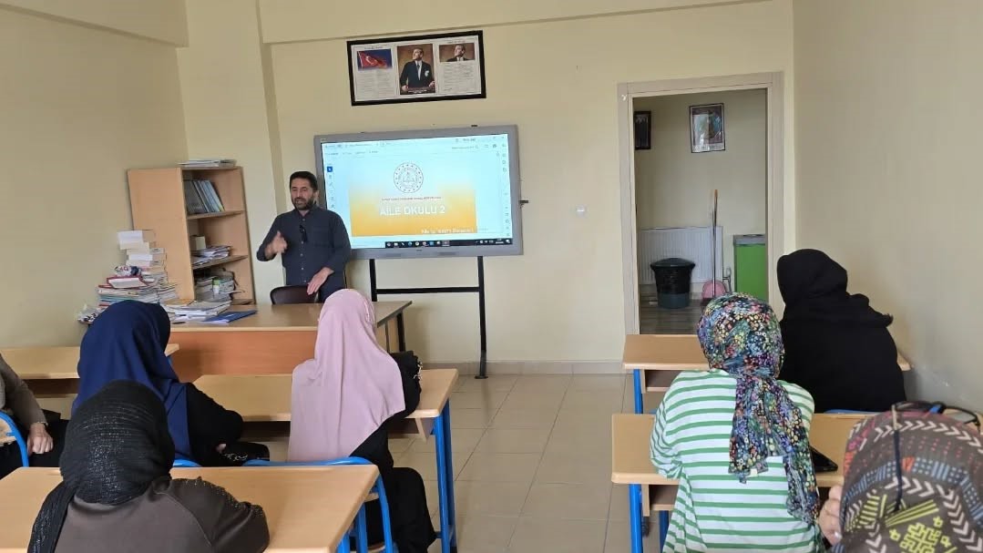 Kulu&rsquo;da Ebeveyn Okulu ve Aile Okulu programları
