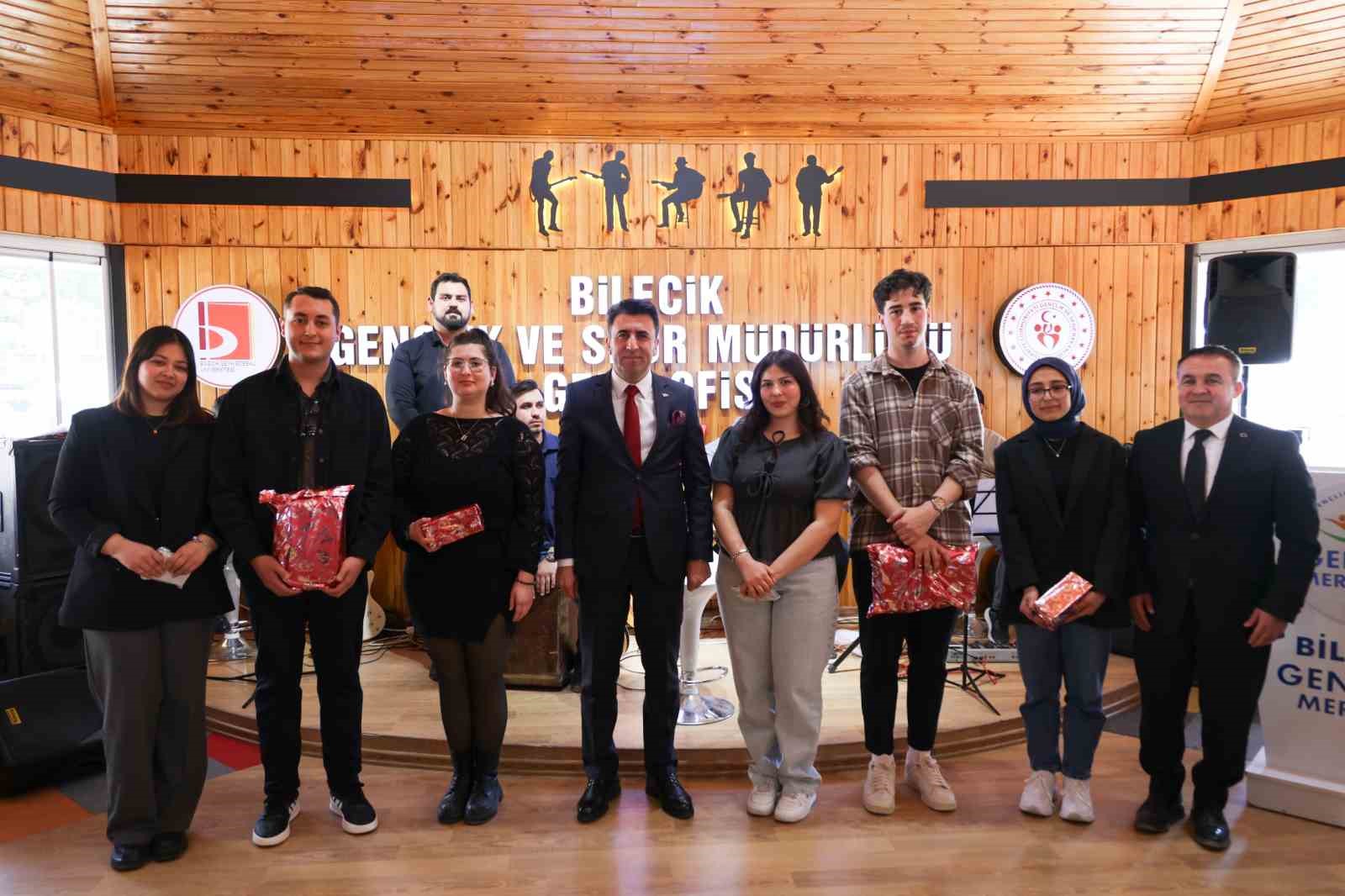 Bilecik’te genç yetenekler sahne aldı, kültür ve sanat rüzgarı esti