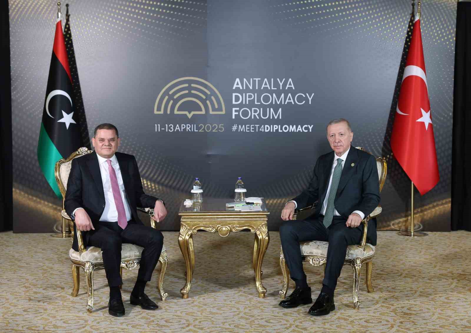 Cumhurbaşkanı Erdoğan, Libya Başbakanı Dibeybe ile g&ouml;r&uuml;şt&uuml;
