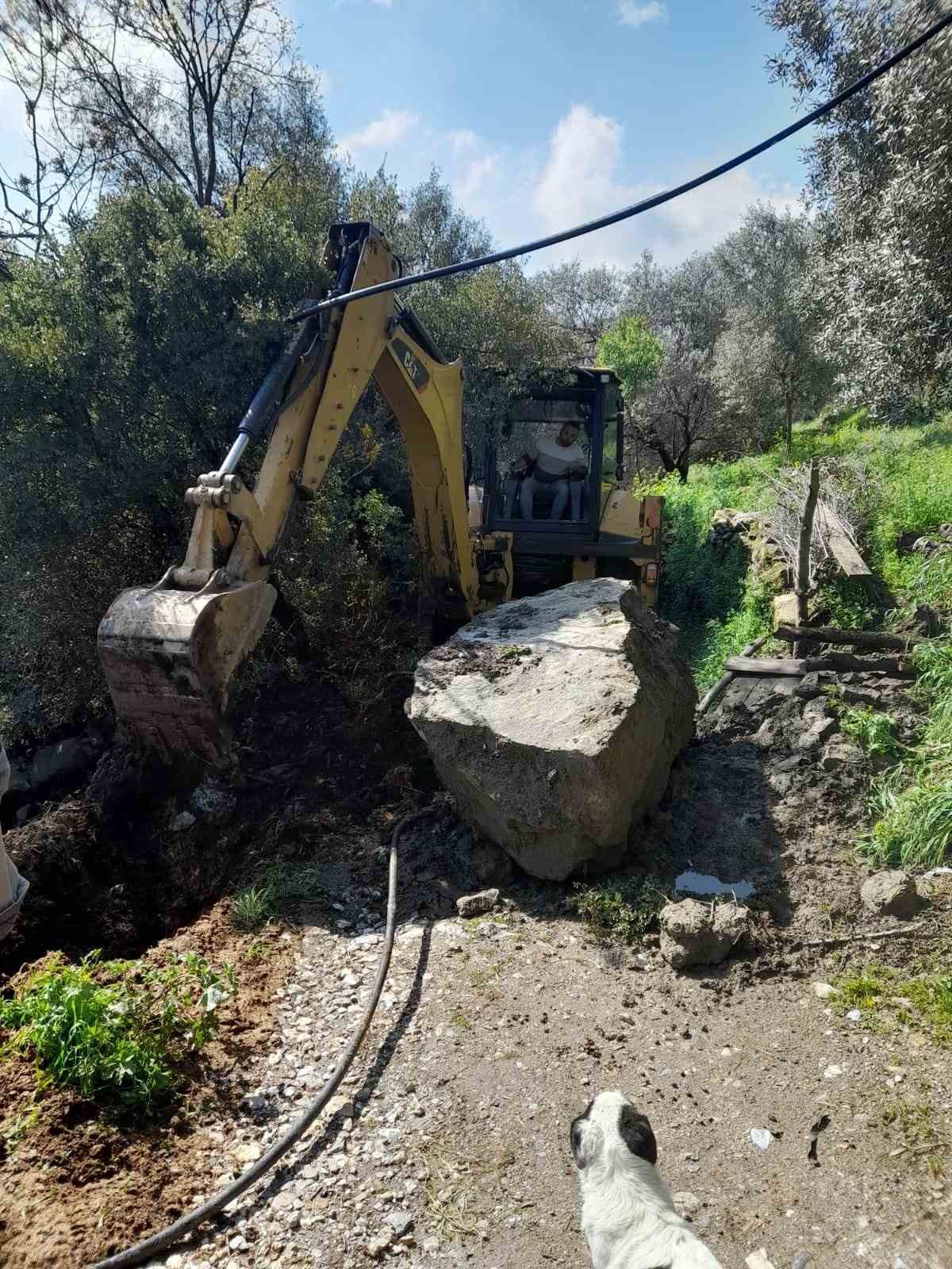 Efeler’de kapanan yola hızlı müdahale
