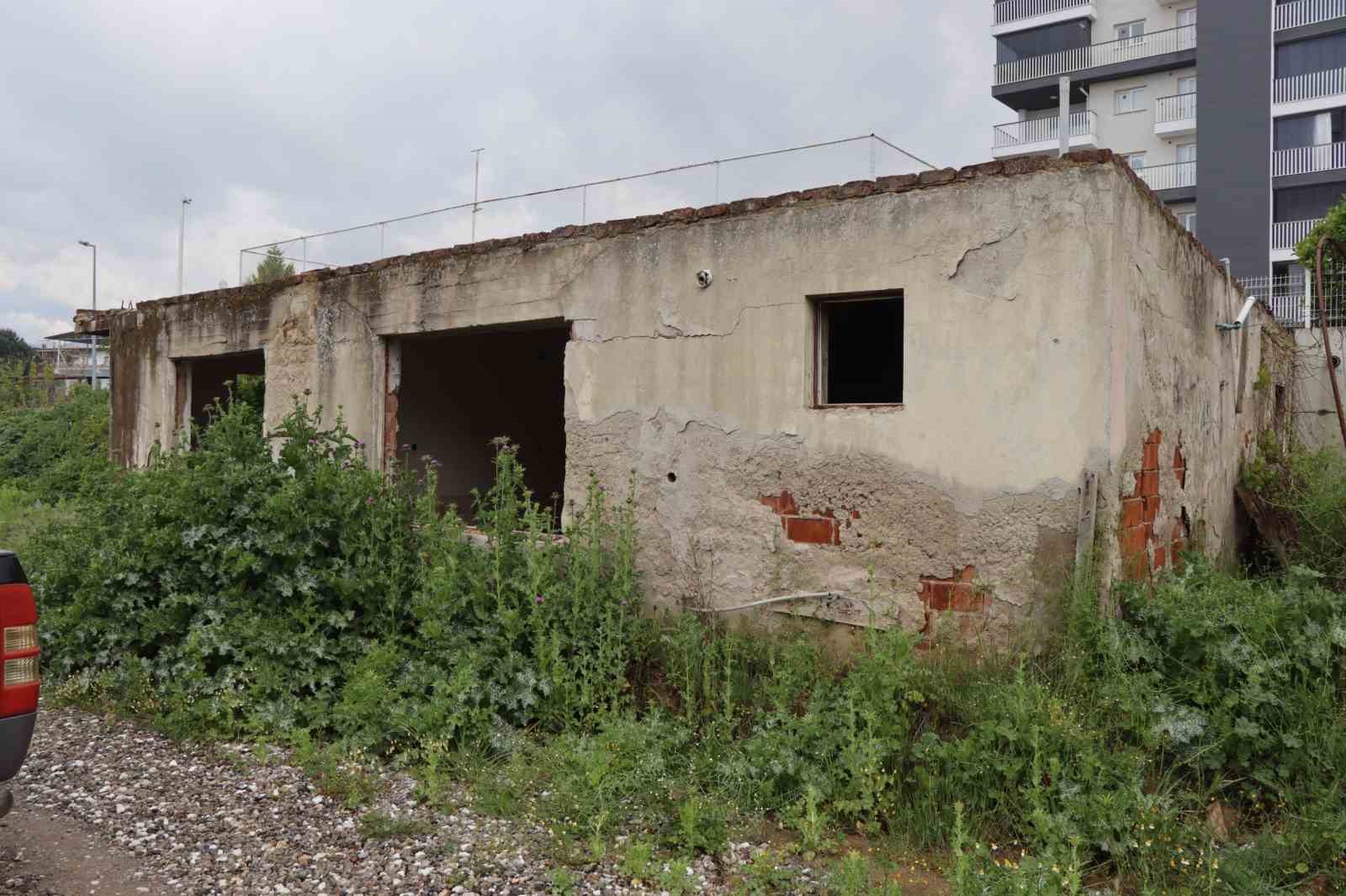 Nazilli’de tehlike oluşturan 10 metruk bina yıkıldı