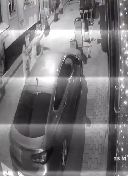 Engelli vatandaş sokak ortasında darbedildi