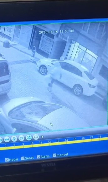 Engelli vatandaş sokak ortasında darbedildi
