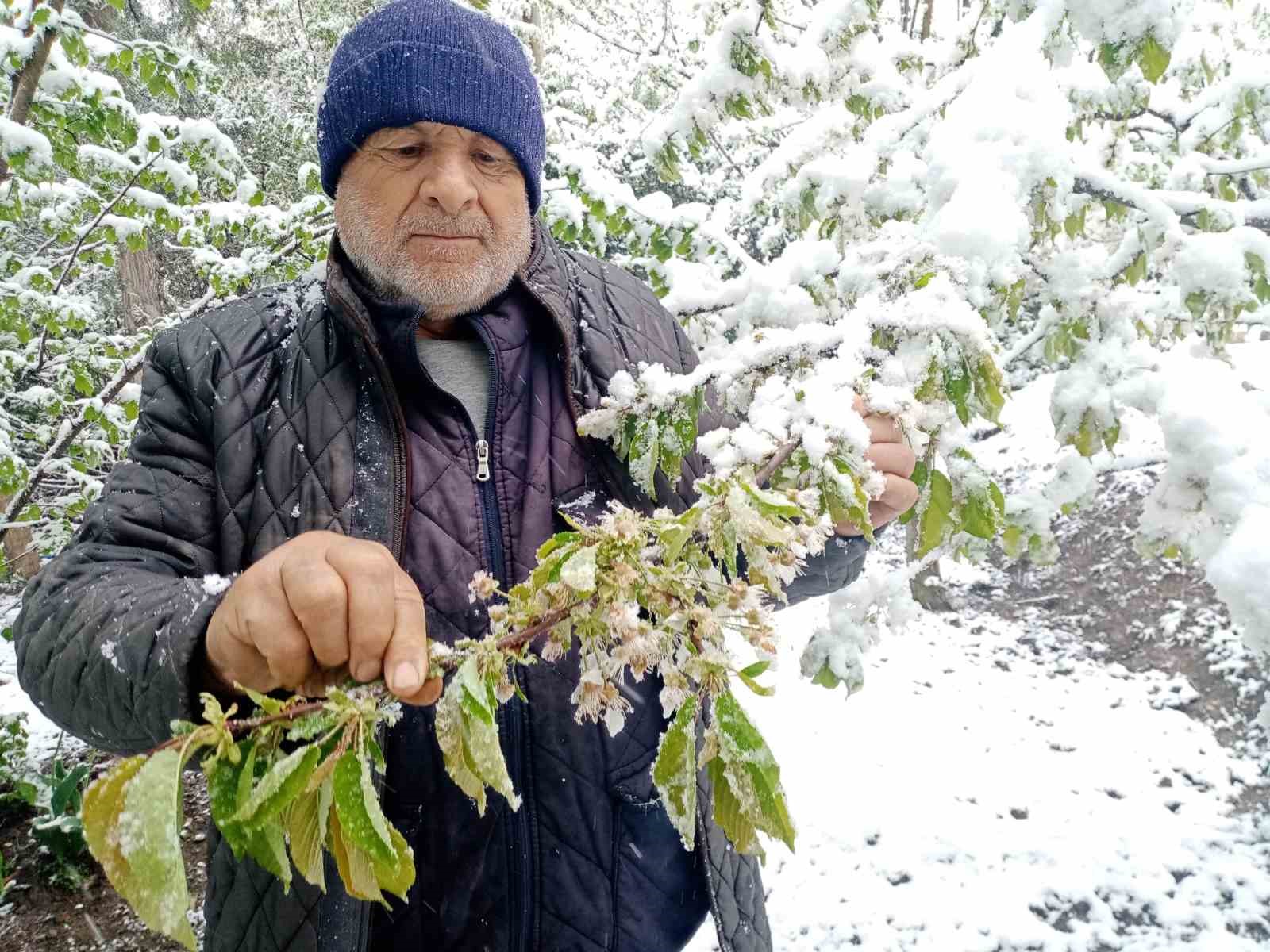 Amasya’da kardan 63 köy yolu ulaşıma kapandı