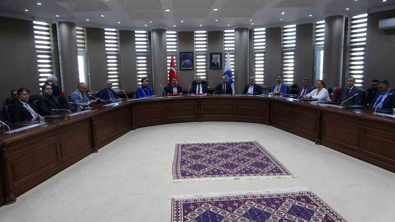 Van YY&Uuml; tarihinde bir ilk
