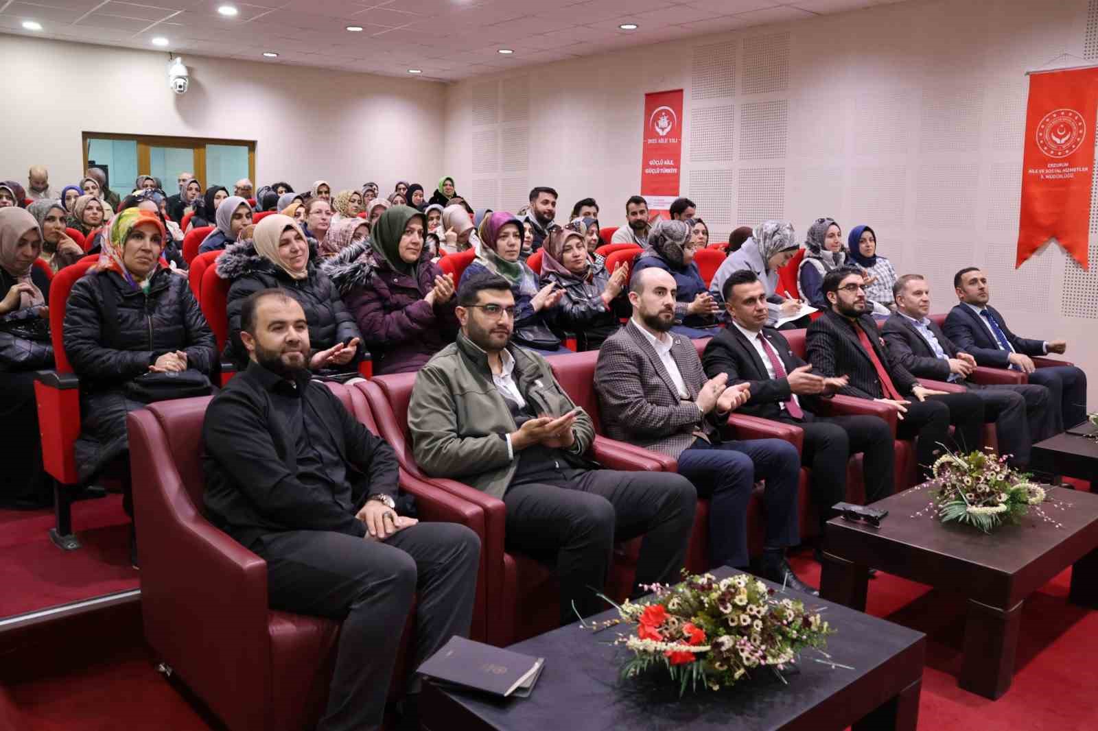 Dijital çağda aile söyleşisi: "Bilinçlen, güçlen, aktar"