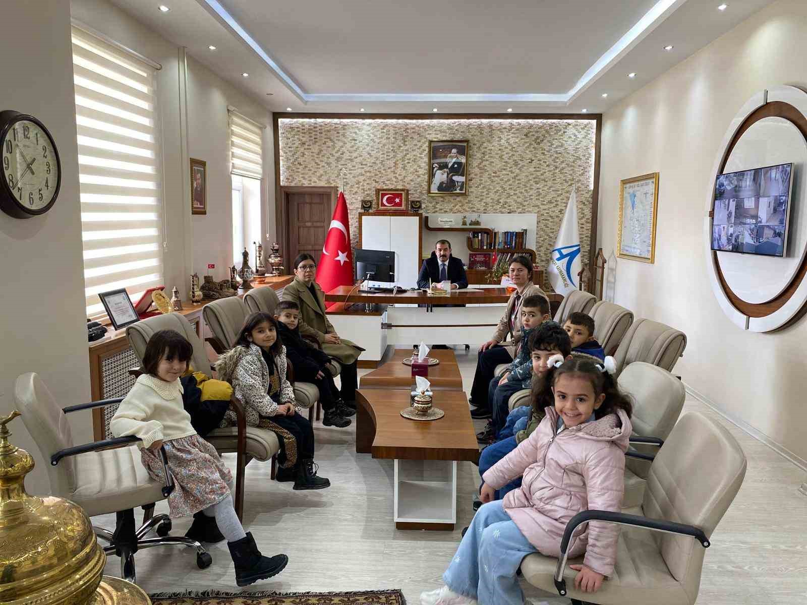 Arpaçay’da minik öğrenciler kurumları tanıyor