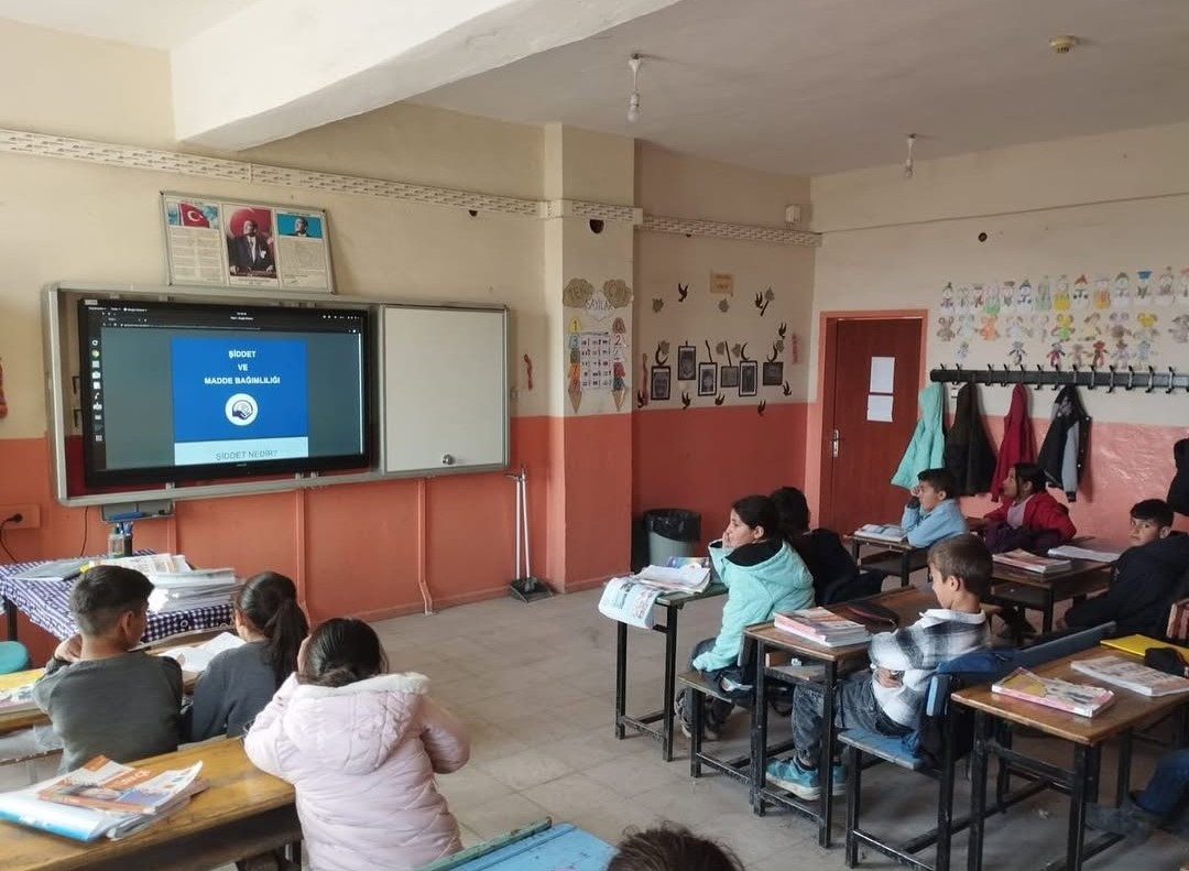 Minik &ouml;ğrencilere madde bağımlılığı eğitimi verildi
