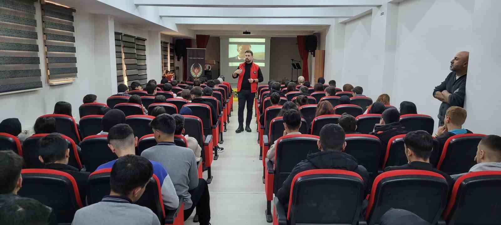 Lise öğrencilerine bilgilendirme semineri