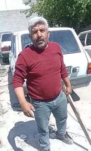 Kaportacıya kızdı, boyası dökülen aracının camlarını sopayla kırdı