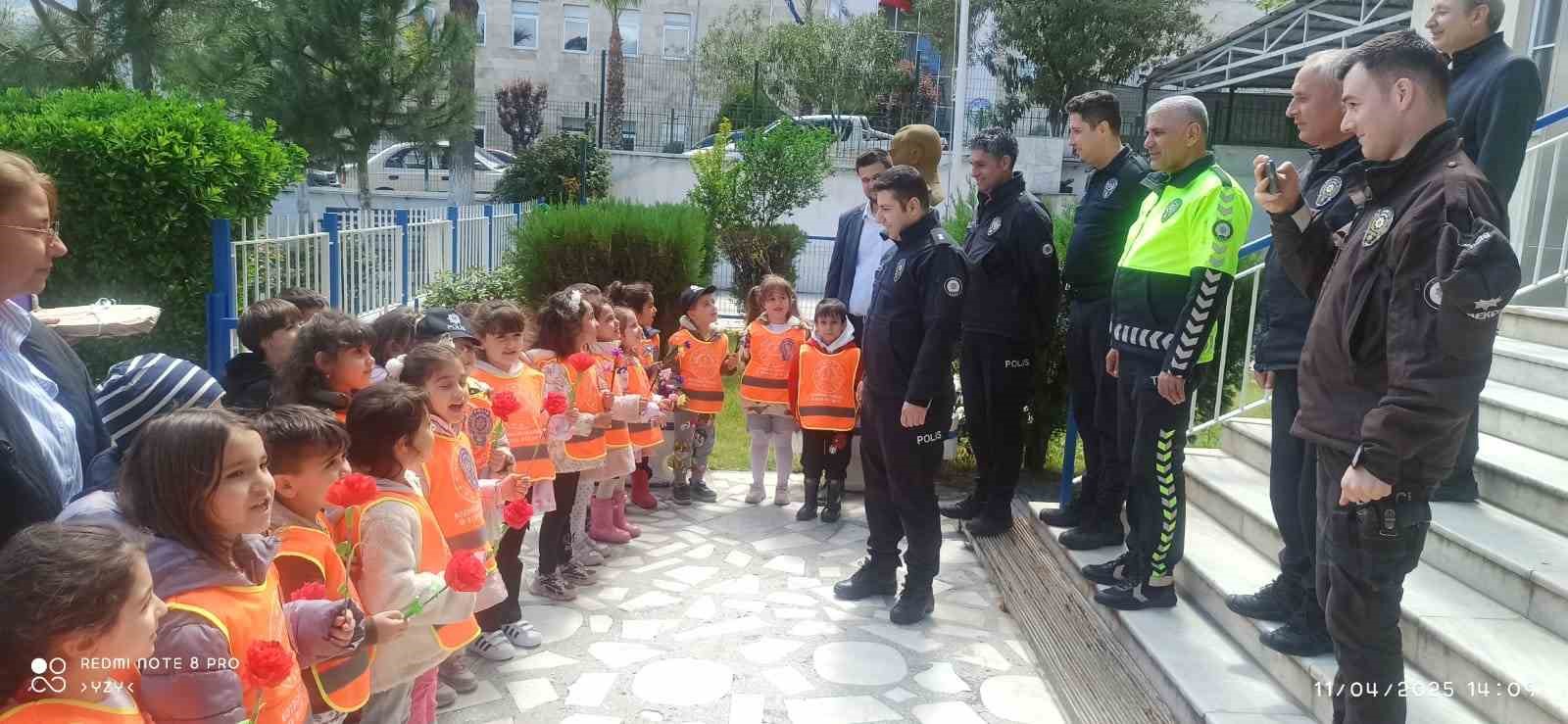 Bozdoğan’da polis ekipleri minikleri ağırladı