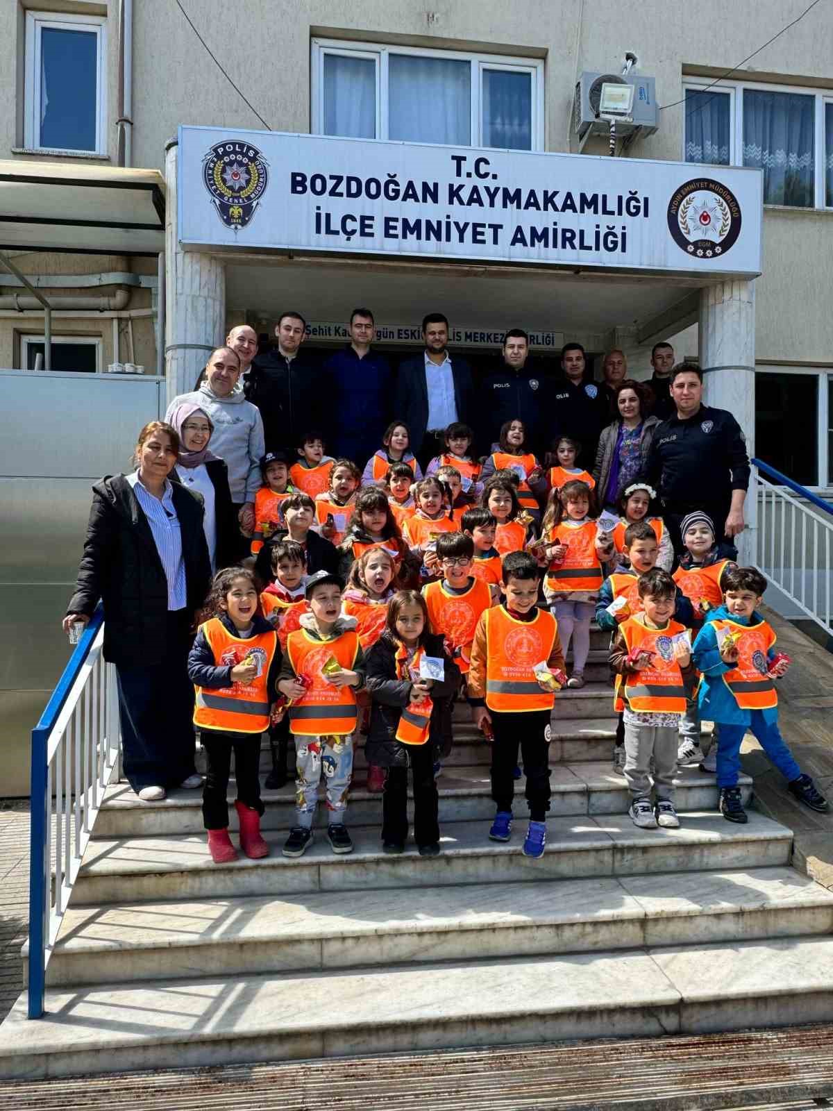 Bozdoğan’da polis ekipleri minikleri ağırladı