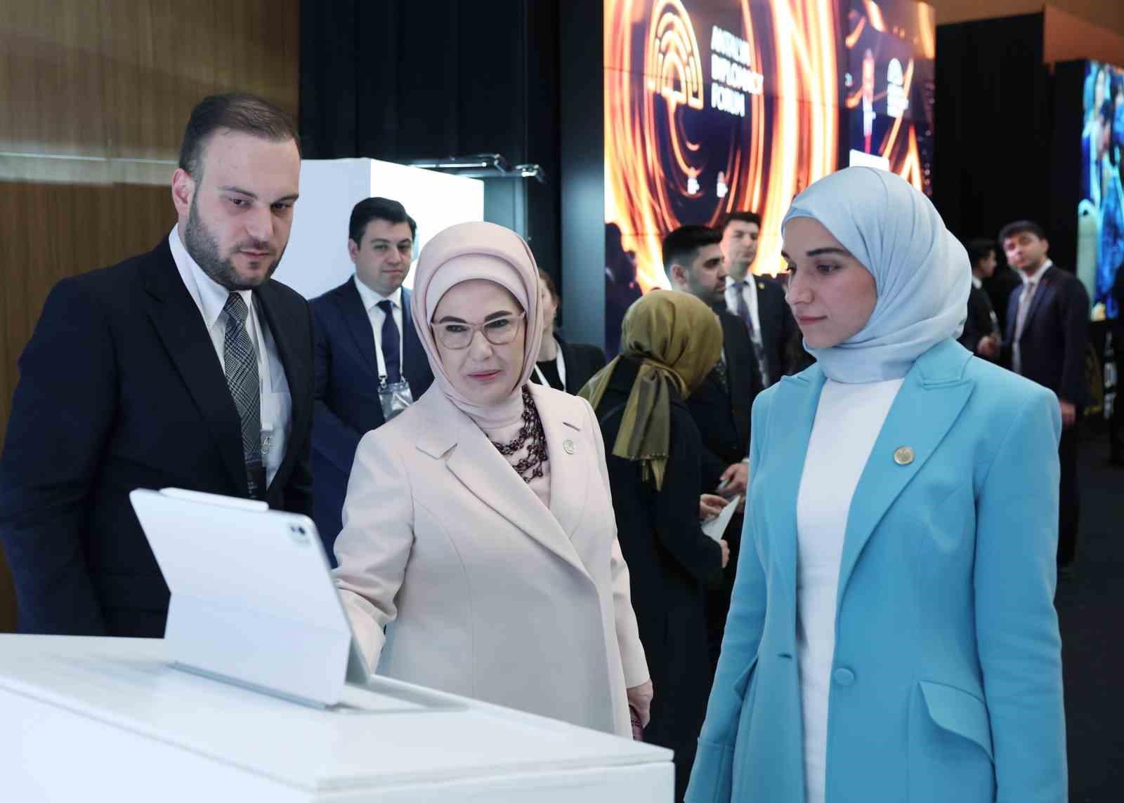 Emine Erdoğan, BM Sürdürülebilir Kalkınma Çözümleri Ağı Başkanı Sachs ile görüştü