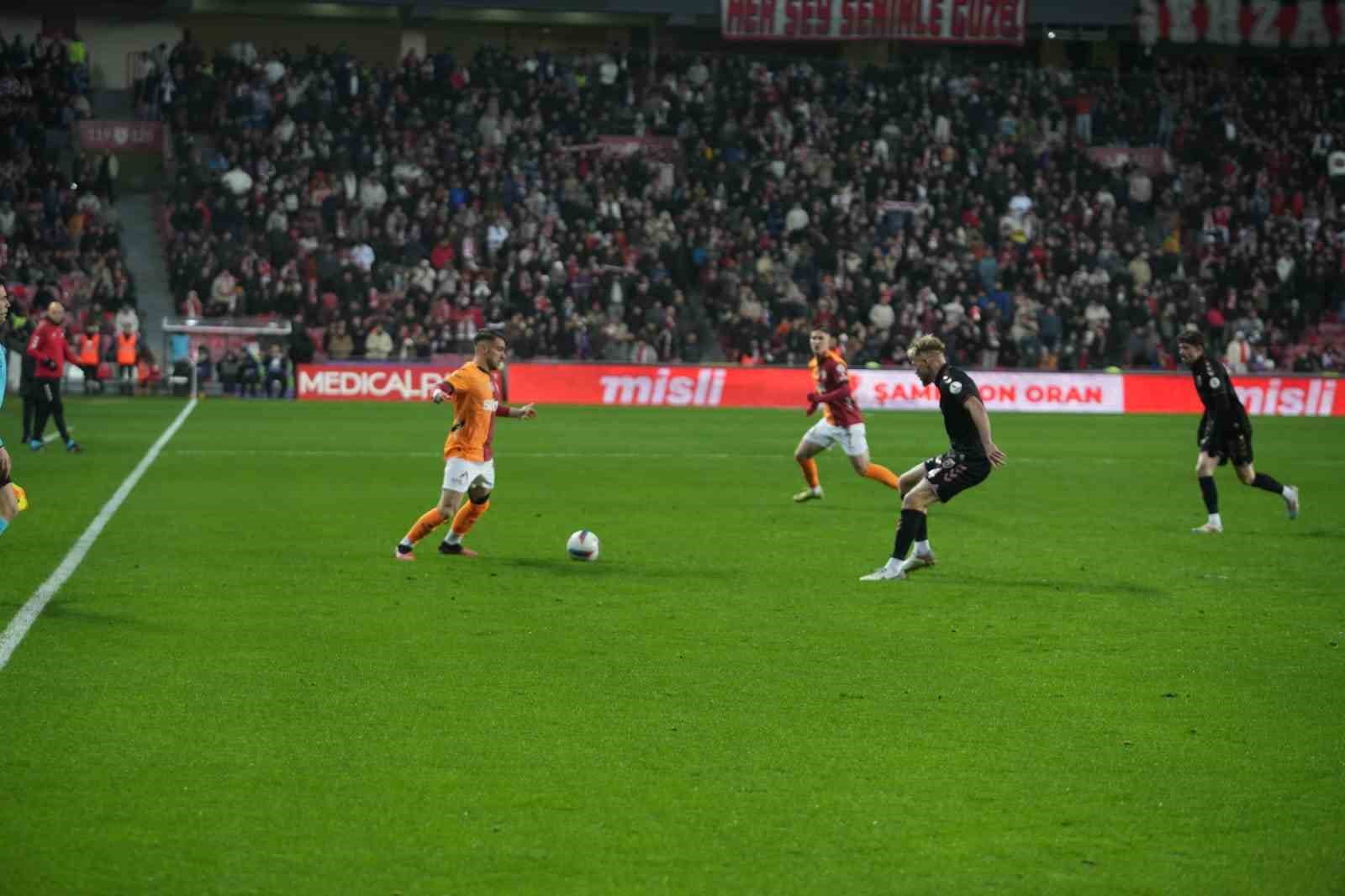 Trendyol Süper Lig: Samsunspor: 0 - Galatasaray: 1 (Maç devam ediyor)