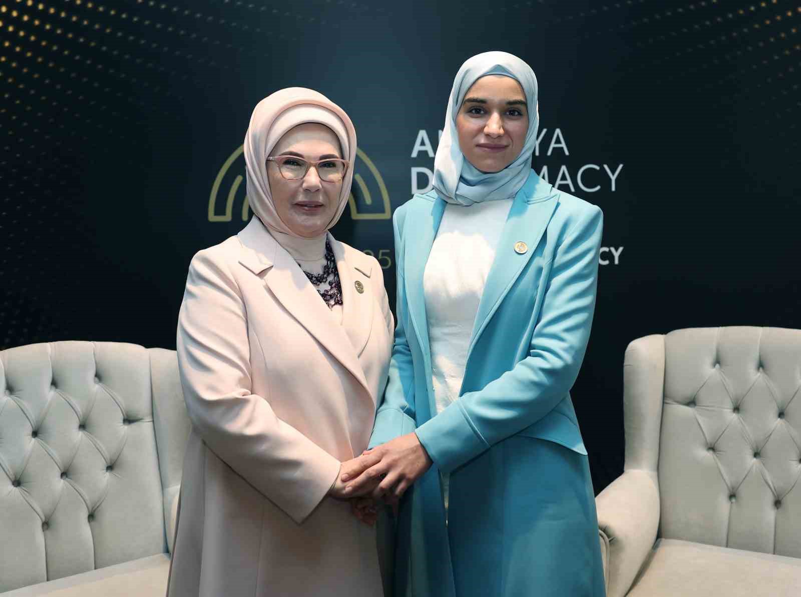 Emine Erdoğan, Suriye Cumhurbaşkanının eşi Latife El Durubi ile görüştü