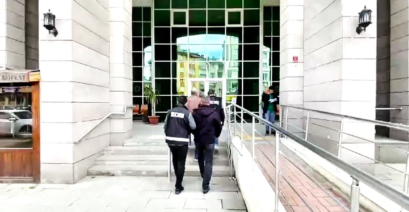 Sinop&rsquo;ta sahte ve ka&ccedil;ak alkol operasyonu: 3 g&ouml;zaltı
