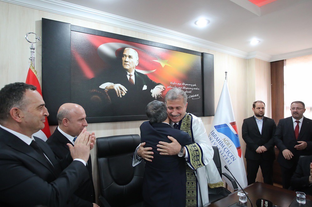 AİÇÜ’de yeni dönem: Gülçin rektörlük görevine başladı