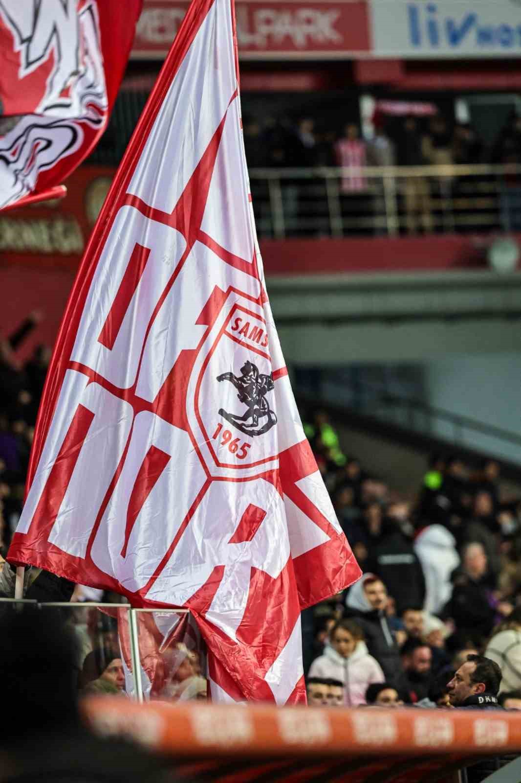 Trendyol Süper Lig: Samsunspor: 0 - Galatasaray: 1 (İlk yarı)