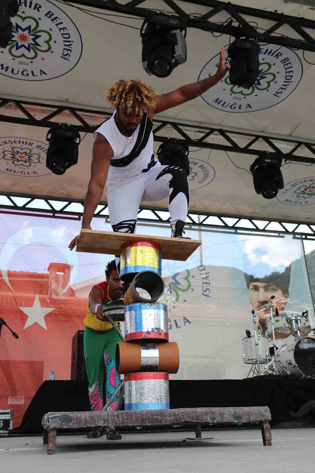 Etiyopya Akrobasi Grubu Yeşilüzümlü Festivali’nde nefes kesti