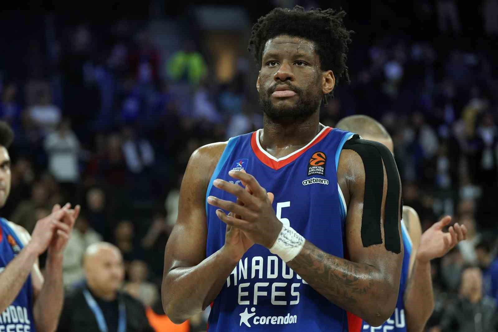 A. Efes, EuroLeague’de play-off’u garantiledi