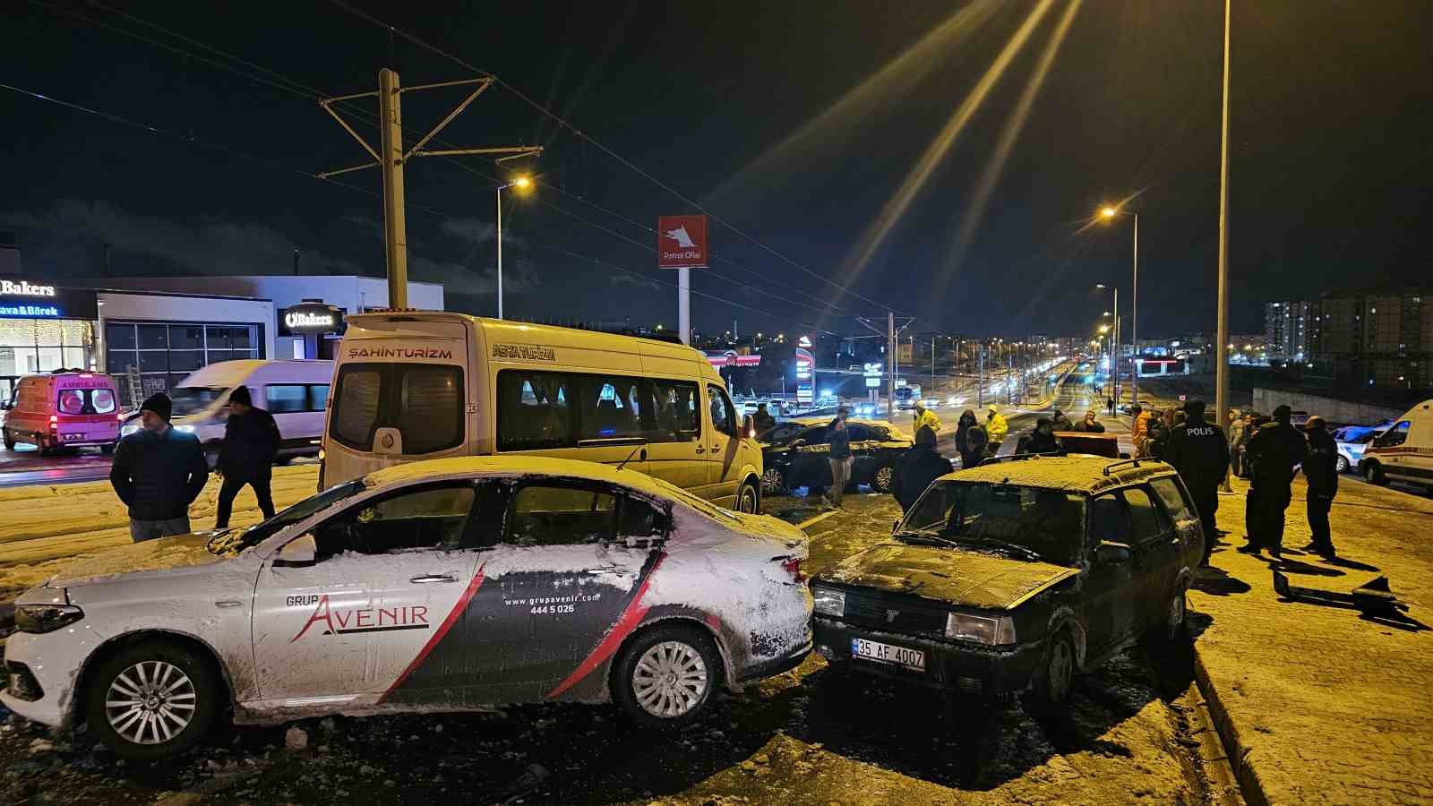 Kayseri’de 11 araçlı zincirleme kaza: 2 yaralı
