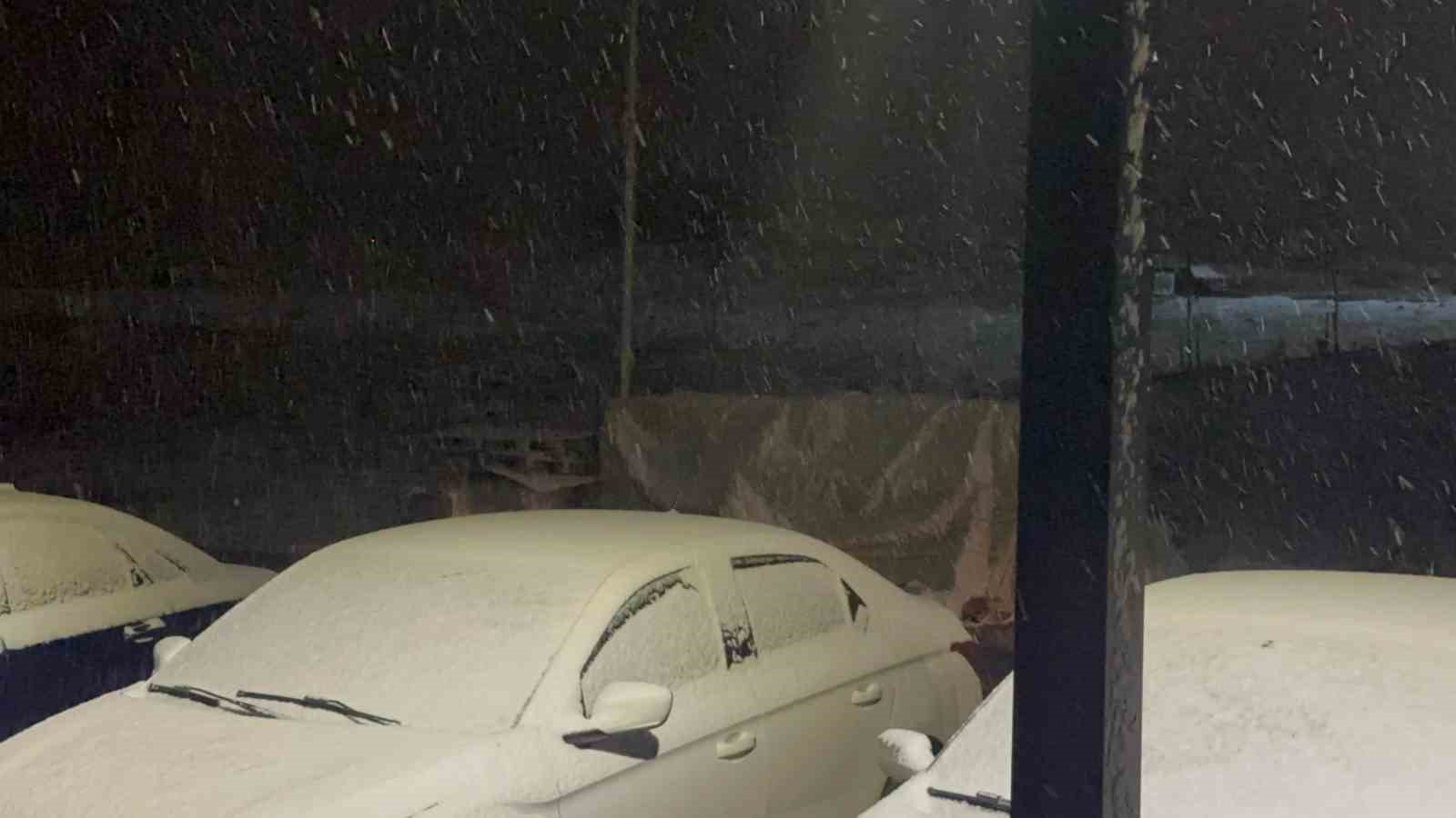 Elazığ’da dolu ve kar yağışı etkili oldu